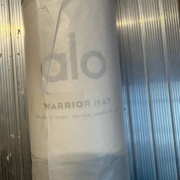 Alo Warrior Yoga Mat Black (Brand New) - Picture 2 of 4